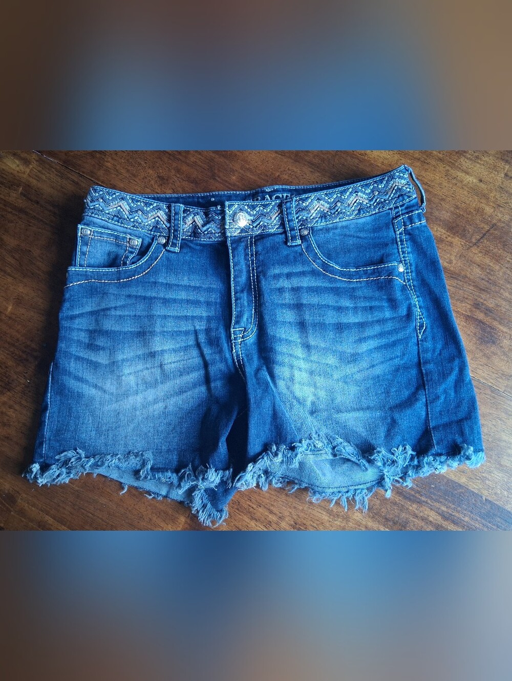 Grace in LA BOHO style Blue Distressed Denim Shorts Womens Size 32